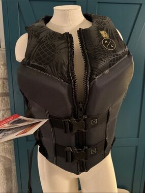 High-Quality HyperLite Elite Black Pineapple-Print Life Vest Sz. Medium unisex